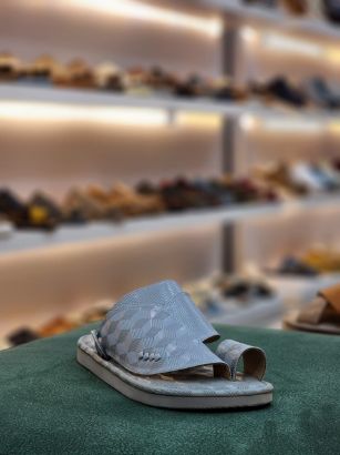 صورة شرقي جلد فاخر منقوش مديل س63